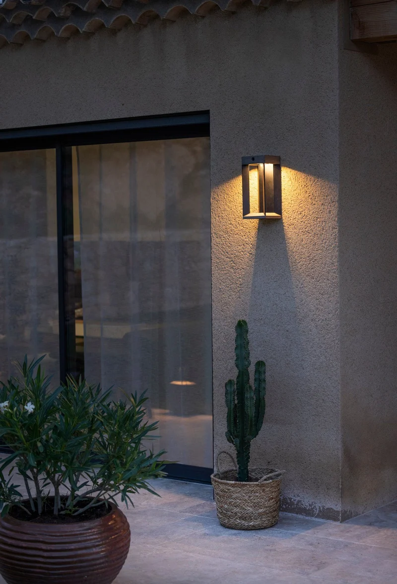 Les Jardins LED-Solar-Wandleuchte Teckalu aus Teakholz