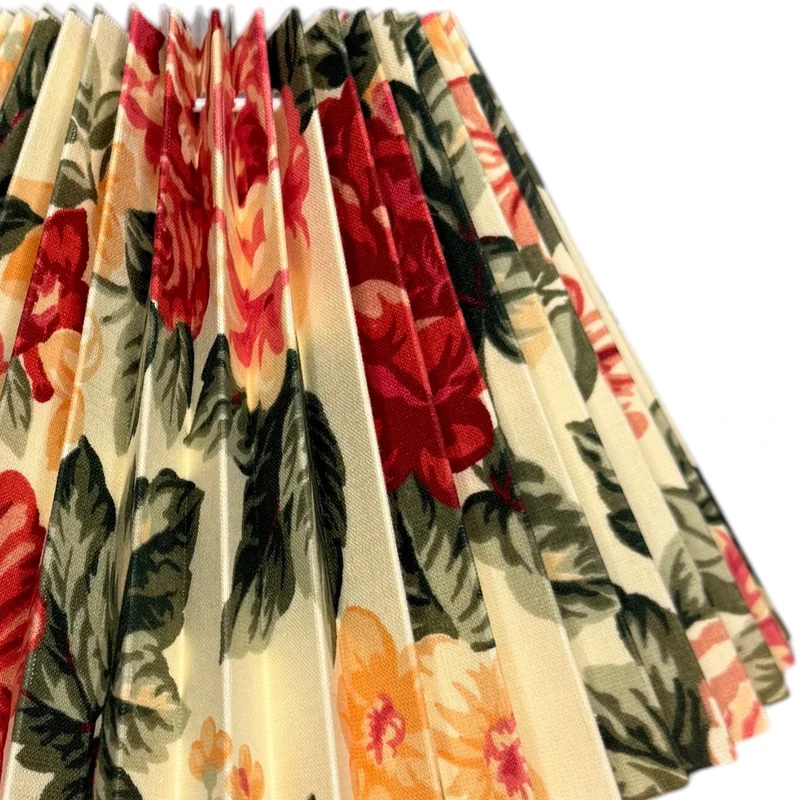 Lampenschirm Blumenmuster in Creme-Weiß – E27 Stoff, konisch, 25 cm