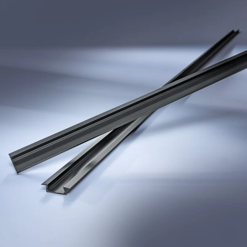 Alu Einbau-Profil, mit Flügelblenden, 1020mm, schwarz eloxiert