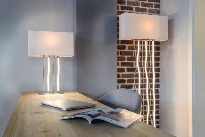 Sompex VIPER Design-Tischlampe – beleuchteter LED-Fuß, eckiger Stoffschirm, Silber matt