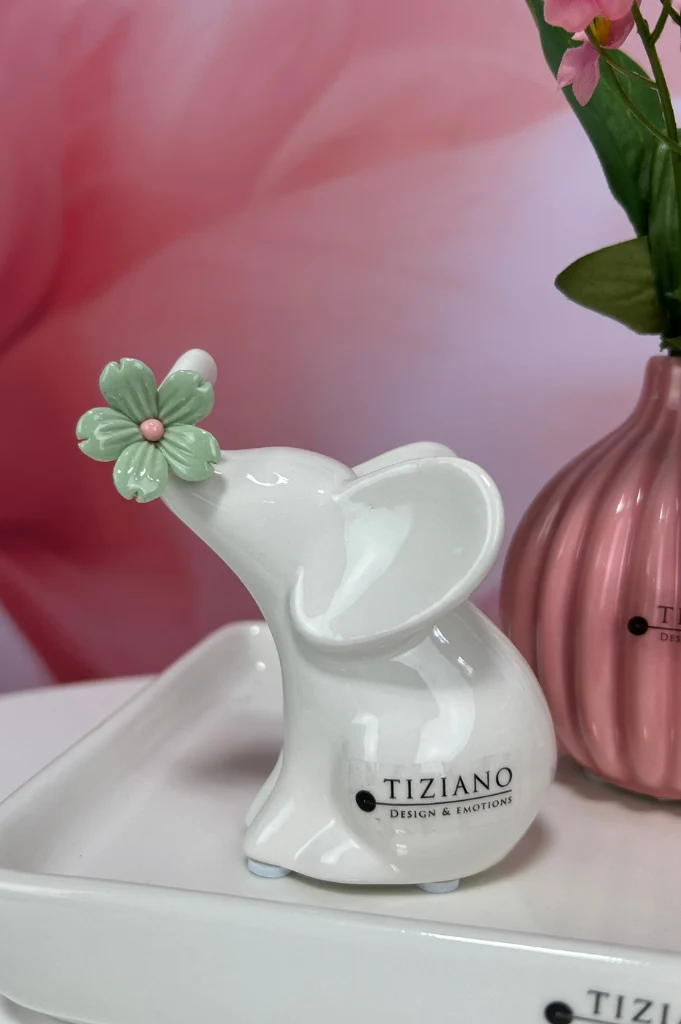 Elefant Leon 12cm sitzend mit grüner Blüte