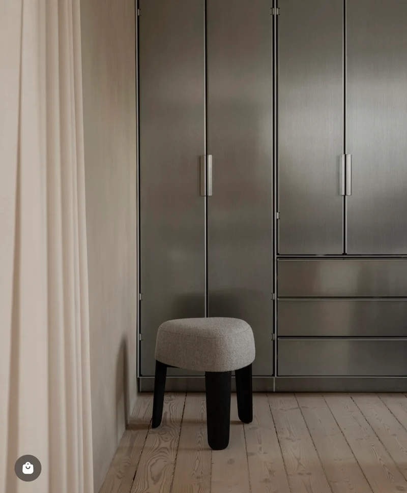 Hocker Kuon Desert schwarz beige Blomus