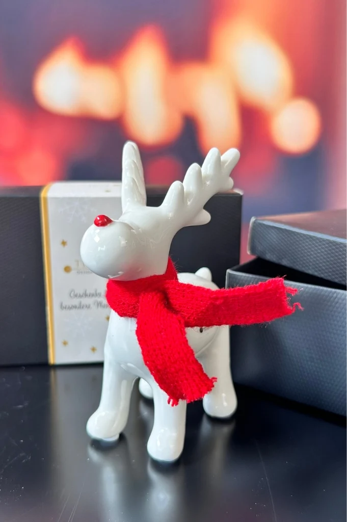 Deko Rentier Rudolph stehend dekoriert in Geschenkkarton
