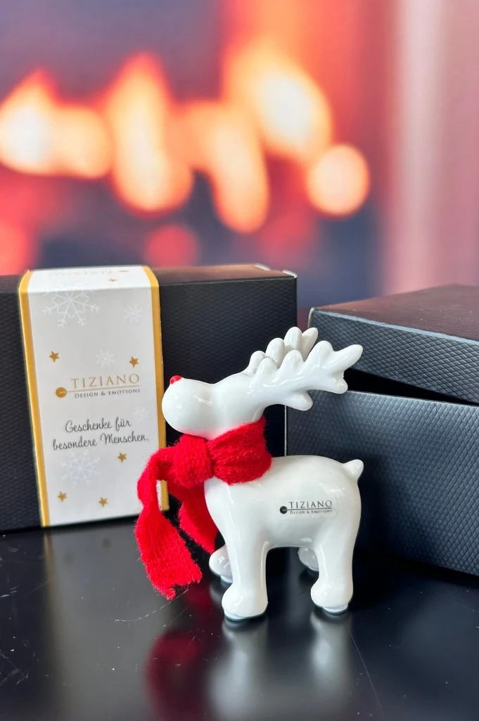 Deko Rentier Rudolph stehend dekoriert in Geschenkkarton