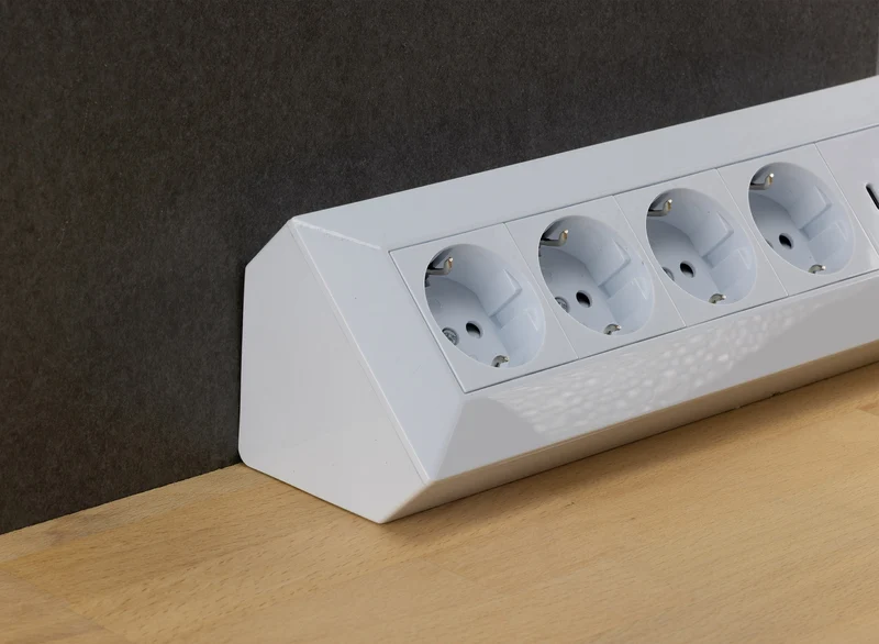 4-fach Steckdosenblock mit USB-A & USB-C, 250V~/16A, 3600W, PD 20W, 3,1A, Aufbaumontage, 26x8x8cm, in 4 Farben