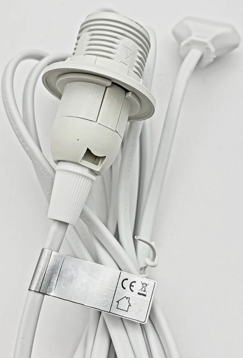 Netzkabel mit Schalter & E14 Fassung – 3,4m weiß – Lampenkabel für DIY Hängelampen, max. 100W, Ø28mm Einbau – 1,4m Stecker + 2m Kabel zur Fassung