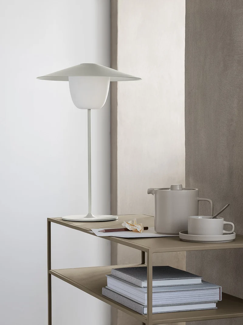 Mobile LED-Tischleuchte ANI LAMP magnet dunkelgrau BLOMUS