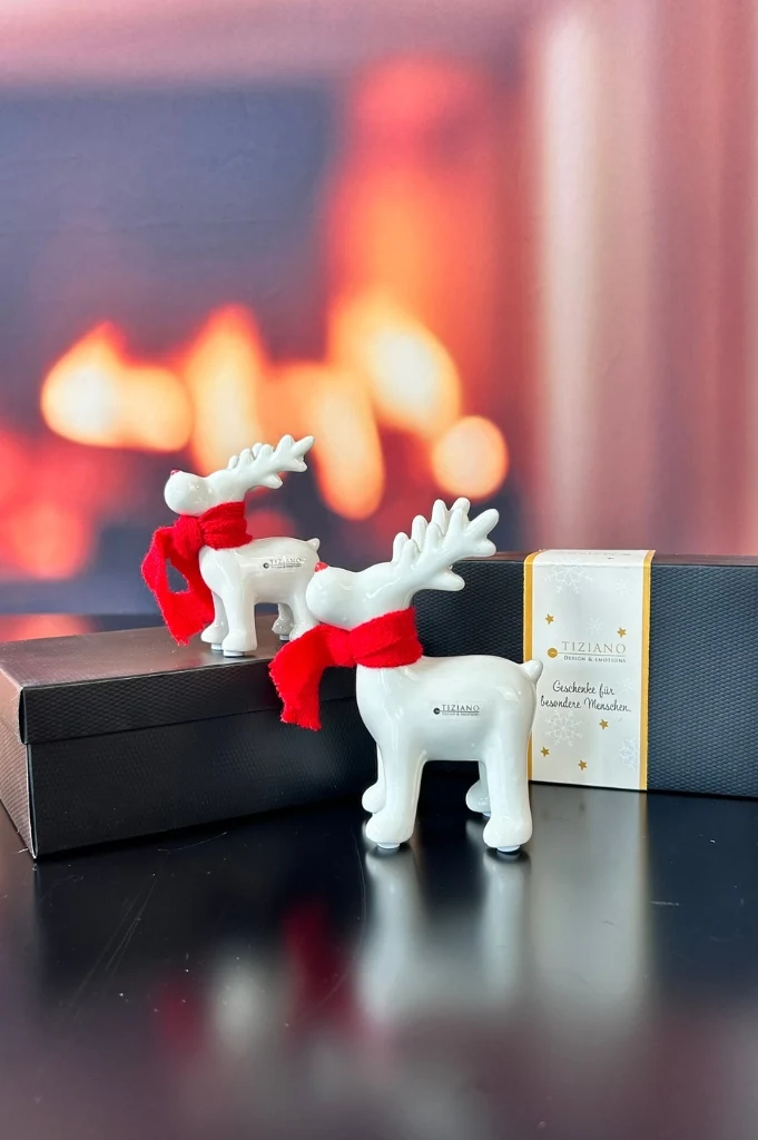 Deko Rentier Rudolph stehend dekoriert in Geschenkkarton