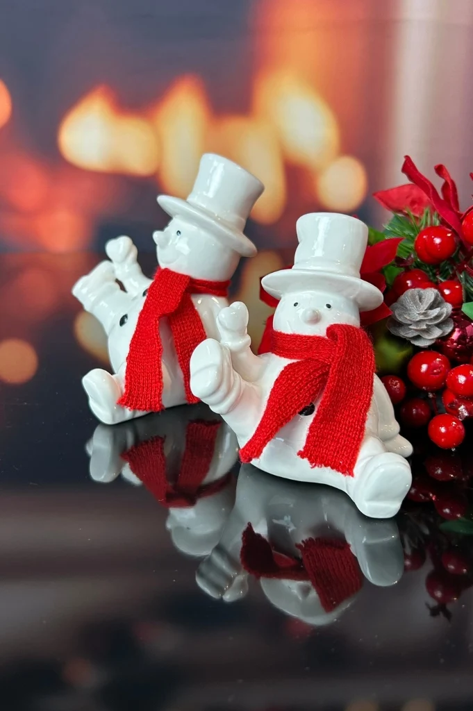Deko Schneemann Carlo mit Herz in Geschenkbox