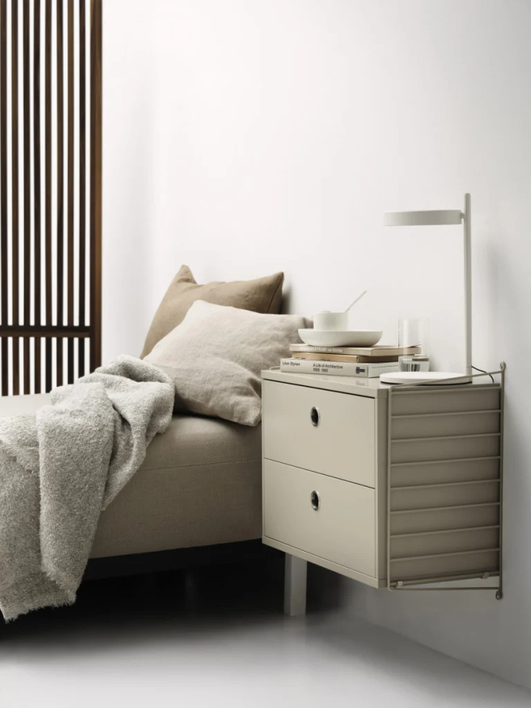 Nachttisch beige String Furniture