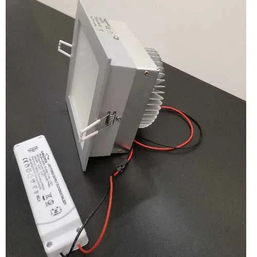 30 W LED Einbaustrahler eckig – dimmbares Downlight 230 V, warmweiß (3000 K)