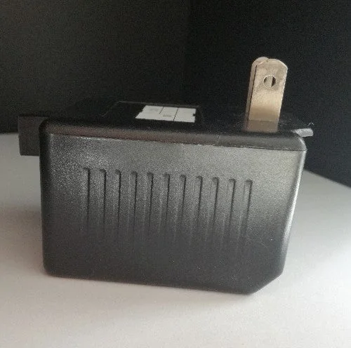 Steckertrafo 12 V AC 60 VA – USA Version, 120 V Primär (Halogen-Trafo)
