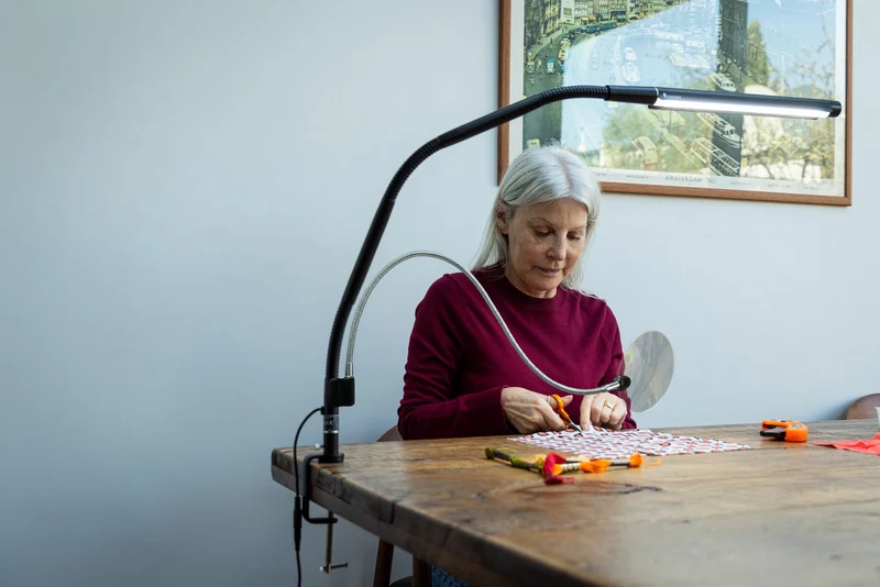 Electra Table & Magnifier Bundle