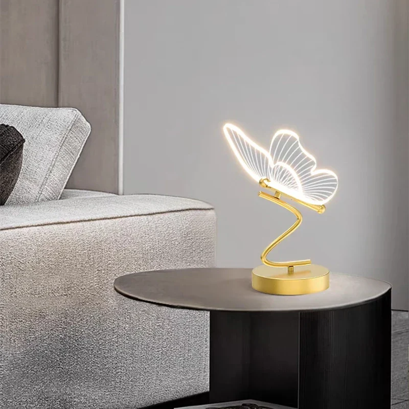 Nordische Schmetterling LED Tischlampe aus Metall und Acryl in Gold für Schminktisch