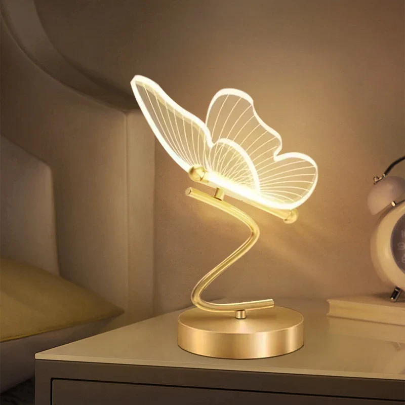 Nordische Schmetterling LED Tischlampe aus Metall und Acryl in Gold für Schminktisch