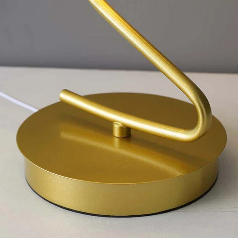 Nordische Schmetterling LED Tischlampe aus Metall und Acryl in Gold für Schminktisch
