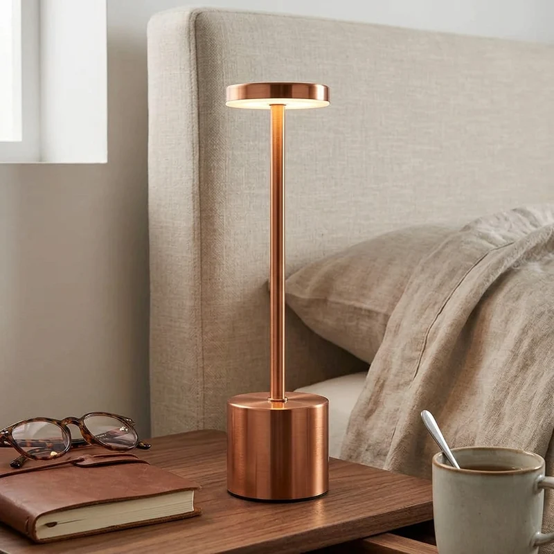 Nordische Akku-Tischlampe in Gelb mit Touch-Dimmer für Restaurant und Heimbar