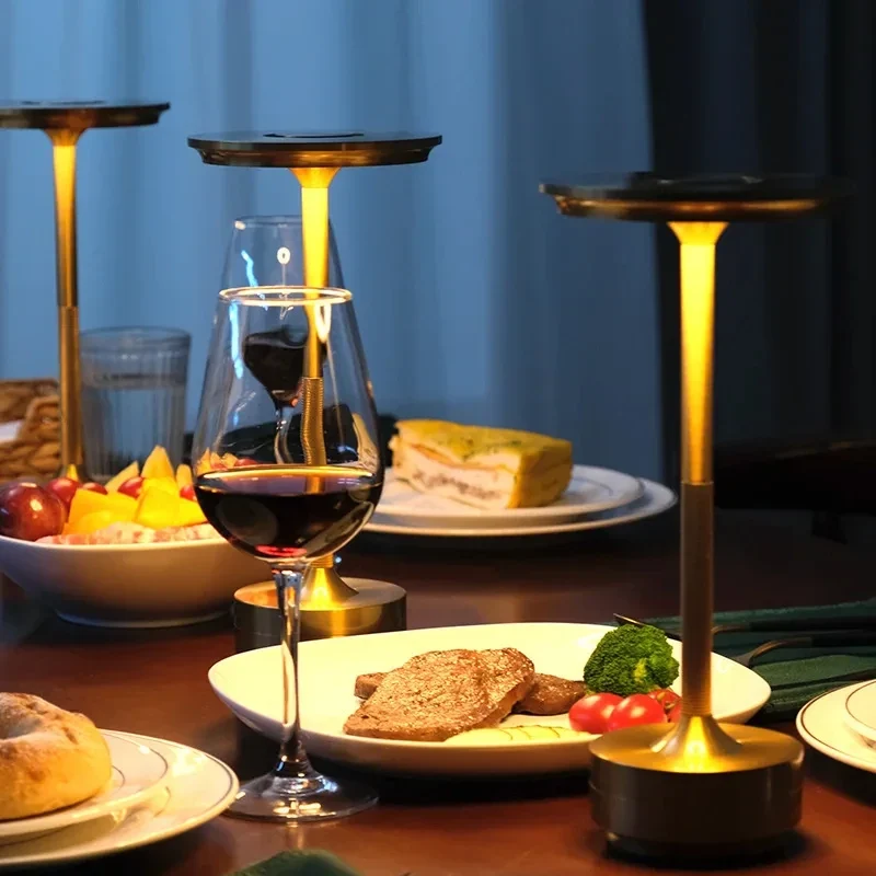 Kabellose aufladbare LED Tischlampe für Restauranttisch und moderne Innenräume