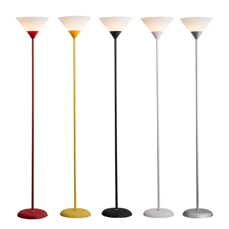 Schlanke LED Stehlampe aus Metall für Wohnzimmer, Arbeitszimmer und Büro