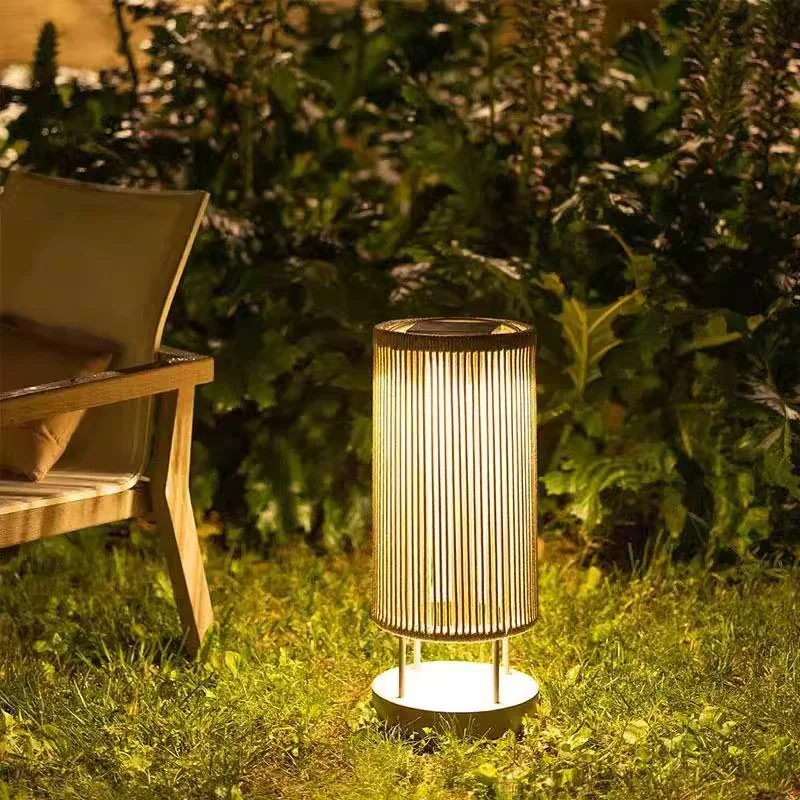 Nordische Rattan Solar-Stehlampe für Balkon, Garten und Terrasse