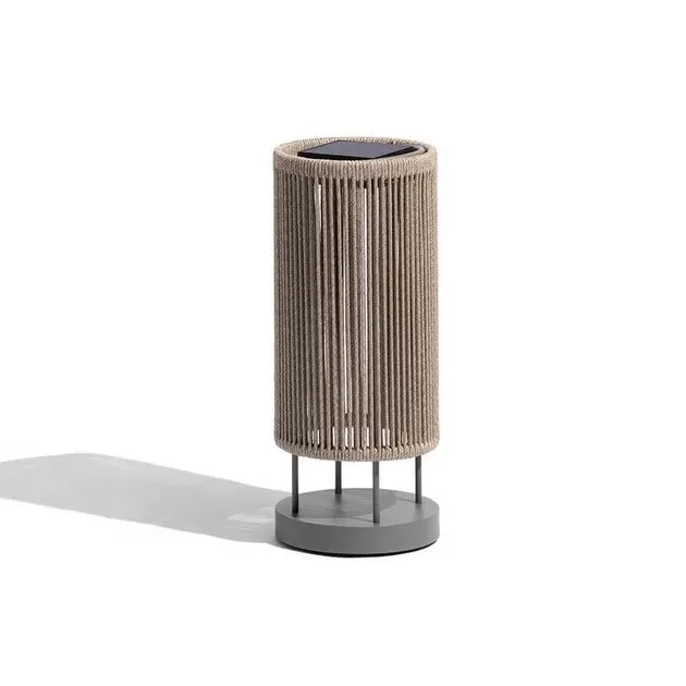 Nordische Rattan Solar-Stehlampe für Balkon, Garten und Terrasse