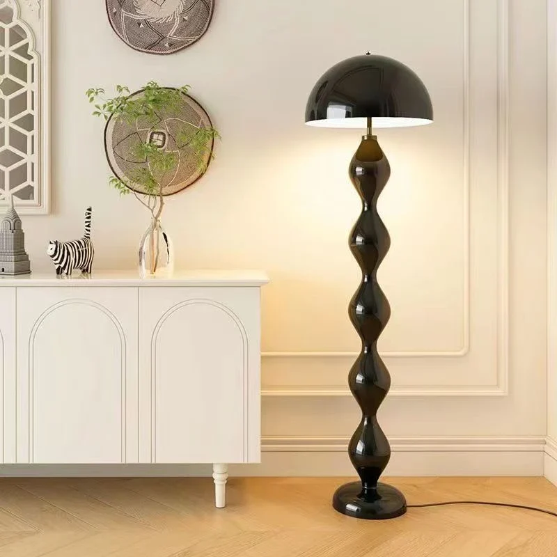 Pilzförmige Stehleuchte aus Glas und Holz für nordisches Wohnzimmer