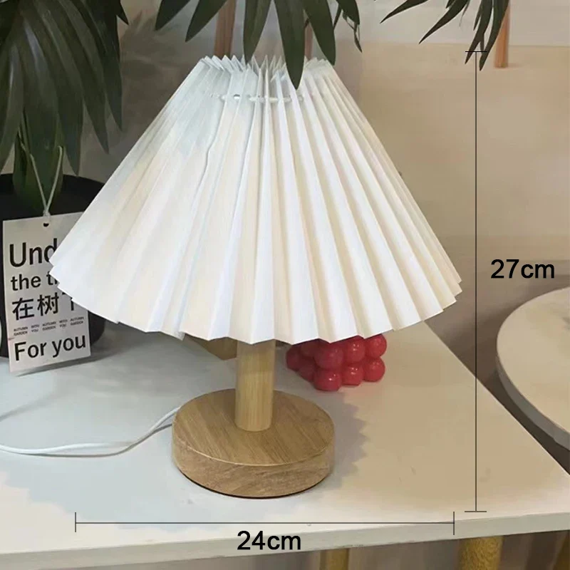 Nordische Falten-Tischlampe mit Holzsockel für Schlafzimmer und Café