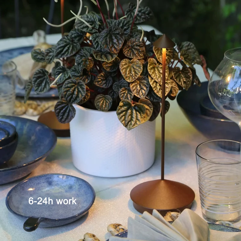 Kristallschirm Akku-Tischlampe aus schwarzem Aluminium für Hotel und Restaurant