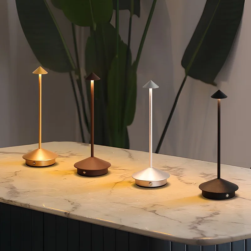 Touch Akku-Tischlampe aus gebürstetem Schwarz-Aluminium für Restaurant und Wohnbereich