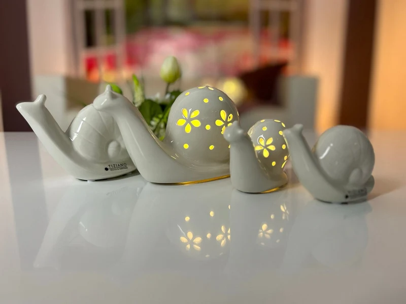 Schnecke Teadora creme-weiß LED