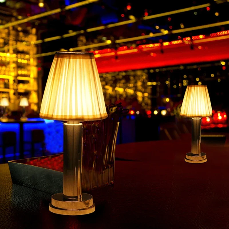 Minimalistische LED Tischleuchte aus Eisen für Café und Schlafzimmer