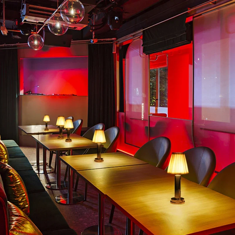 Minimalistische LED Tischleuchte aus Eisen für Café und Schlafzimmer