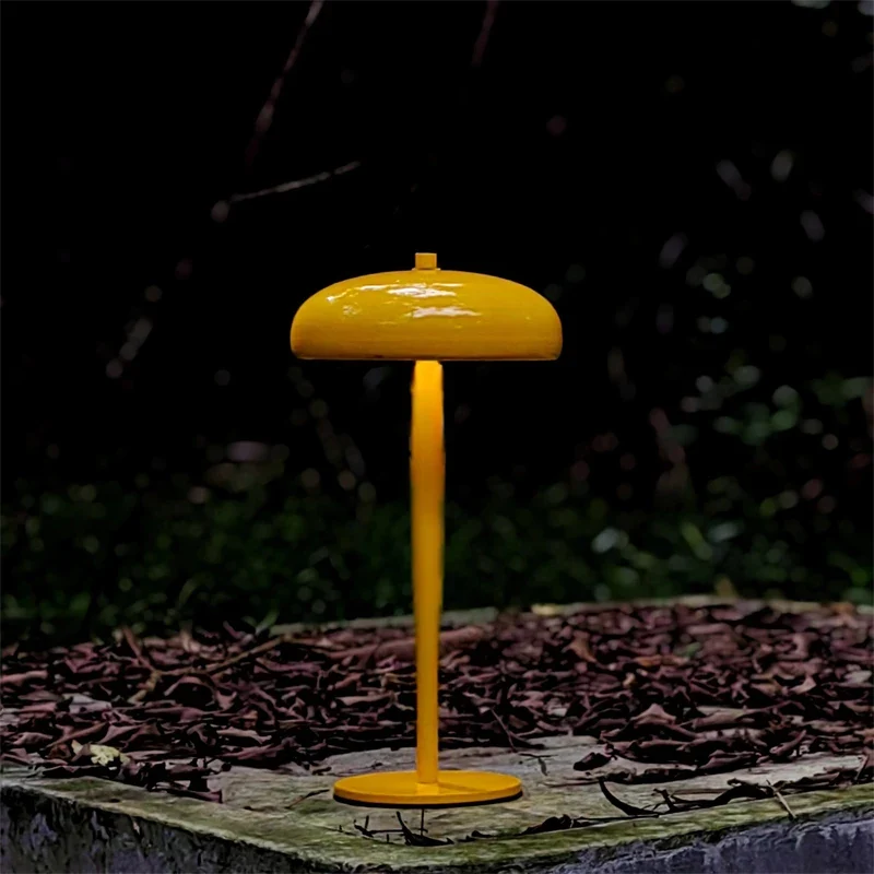 Nordische Akku-Touch-Tischlampe aus Metall für Café und Nachttisch