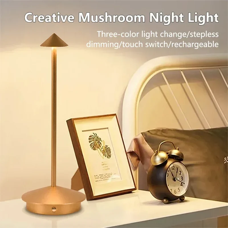 Aufladbare LED Tischlampe aus gebürstetem Aluminium für Café und Gastronomie