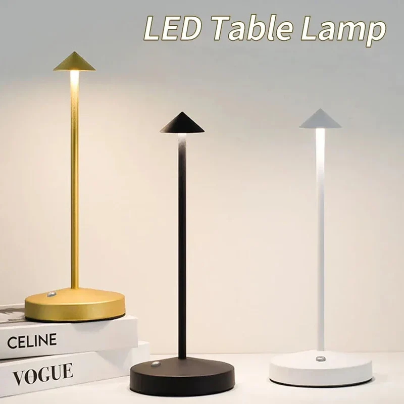 Aufladbare LED Tischlampe aus gebürstetem Aluminium für Café und Gastronomie
