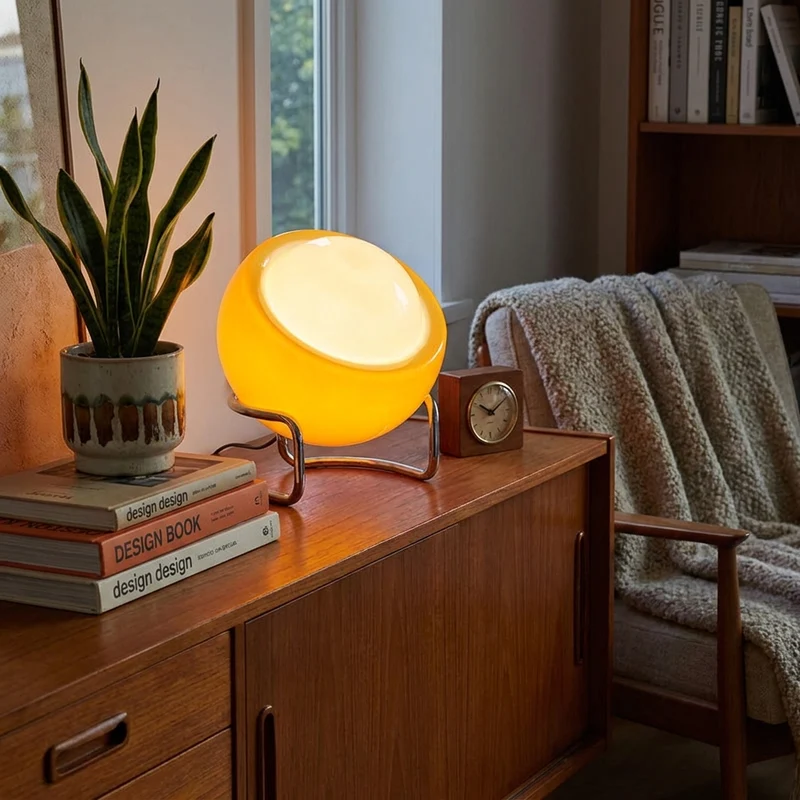 Tischlampe aus Glas im Mid-Century Stil für Nachttisch und Wohnzimmer