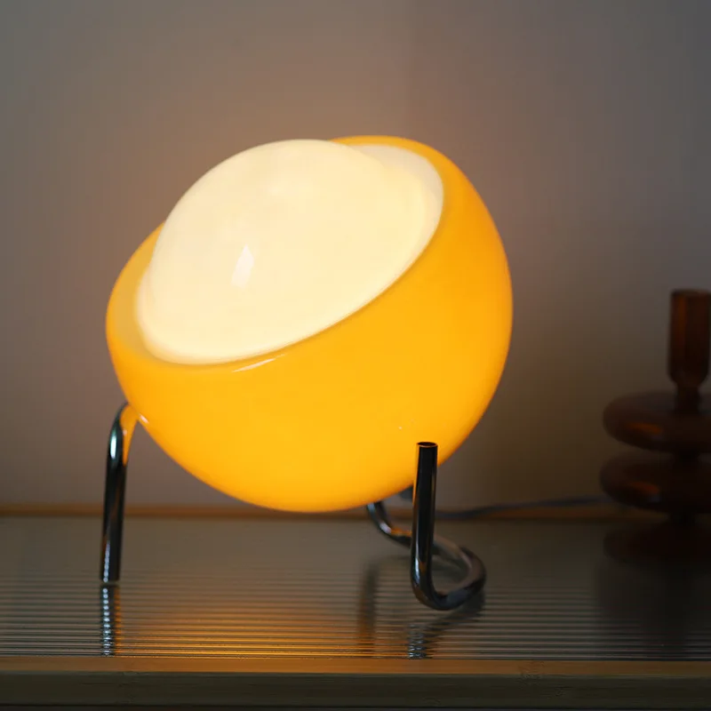 Tischlampe aus Glas im Mid-Century Stil für Nachttisch und Wohnzimmer