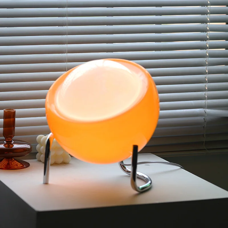 Tischlampe aus Glas im Mid-Century Stil für Nachttisch und Wohnzimmer