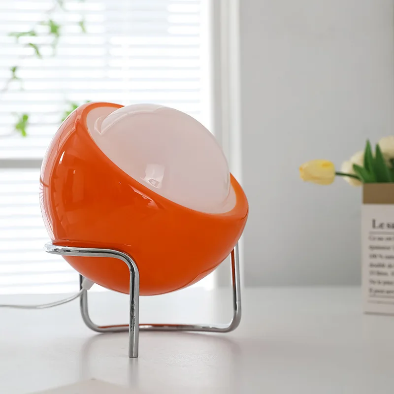 Tischlampe aus Glas im Mid-Century Stil für Nachttisch und Wohnzimmer