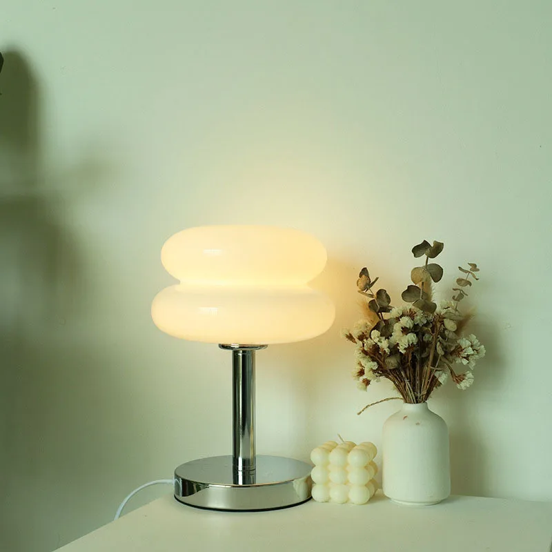 Dimmbare Macaron LED Tischlampe aus Eisen für Schlafzimmer und Homeoffice