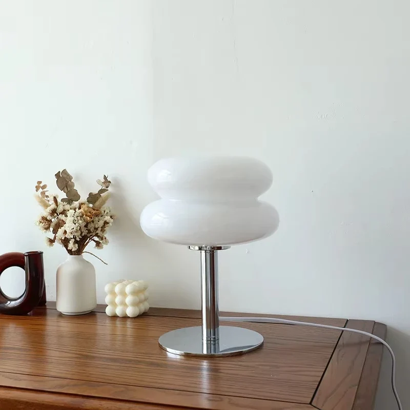 Dimmbare Macaron LED Tischlampe aus Eisen für Schlafzimmer und Homeoffice
