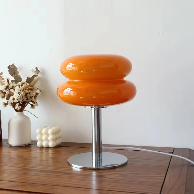 Dimmbare Macaron LED Tischlampe aus Eisen für Schlafzimmer und Homeoffice