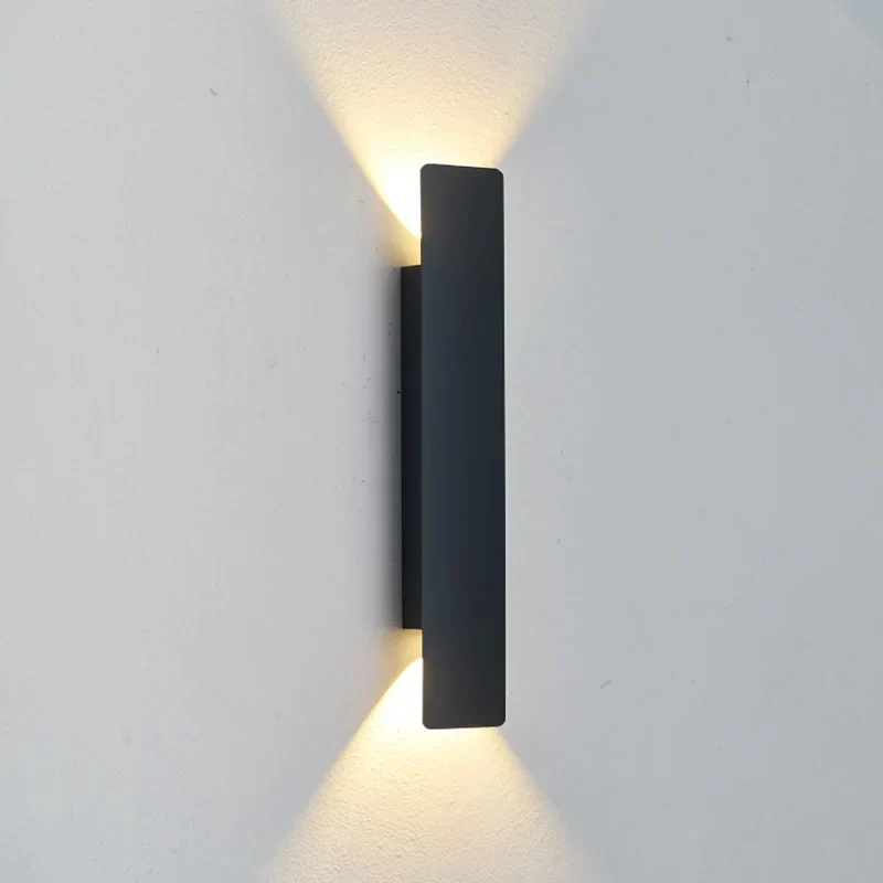 Moderne LED Streifen Wandleuchte für Außen und Schlafzimmer Interieur
