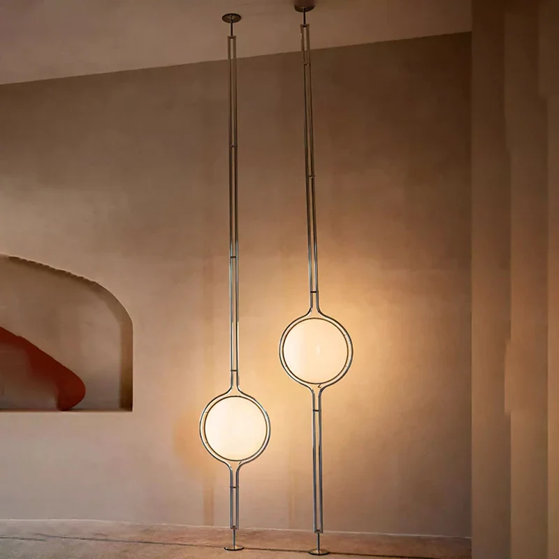 LED Stehlampe mit Kugelschirm aus Edelstahl und Acryl für Wohnzimmer