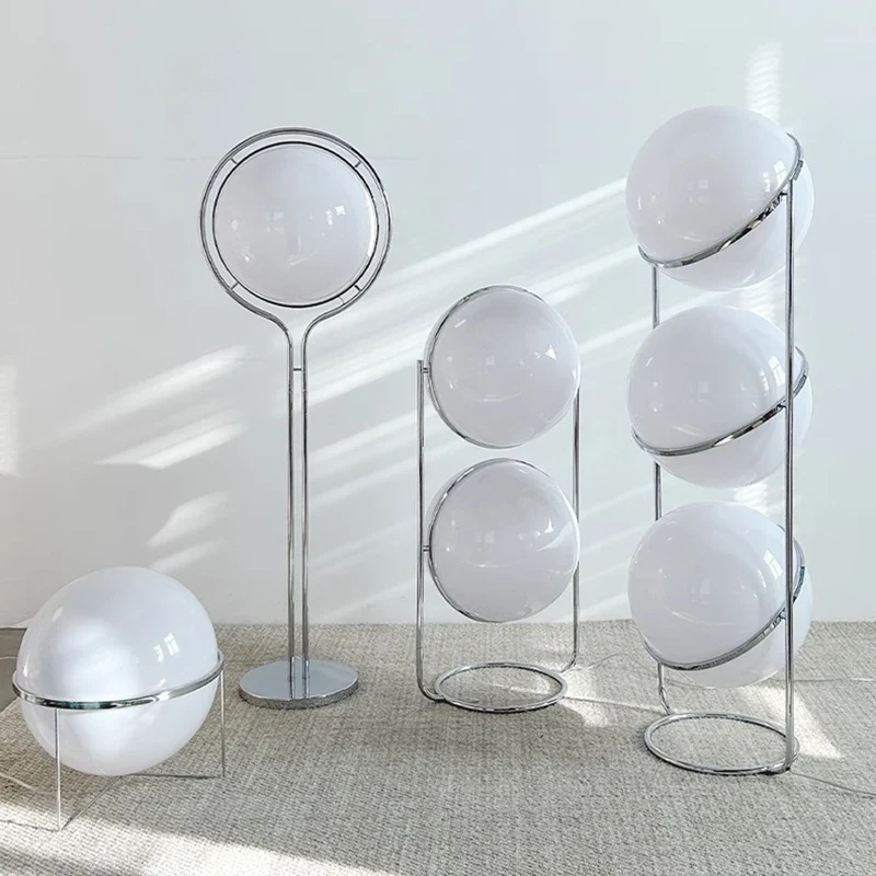 LED Stehlampe mit Kugelschirm aus Edelstahl und Acryl für Wohnzimmer