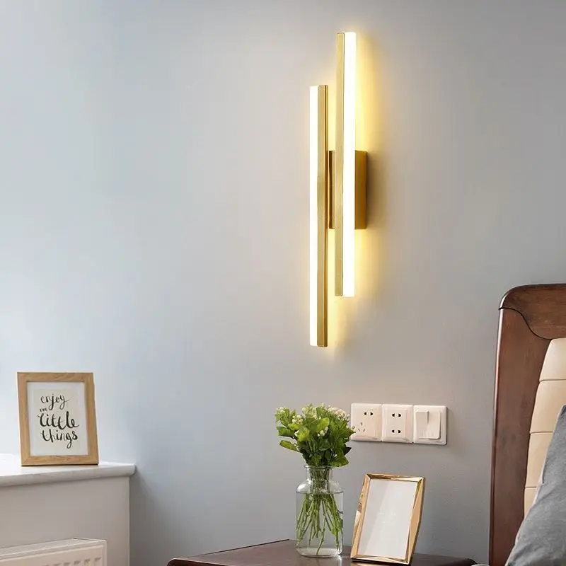 Moderne Kupfer Rohr Wandleuchte mit Acryl-Schirm für elegante Wohnräume