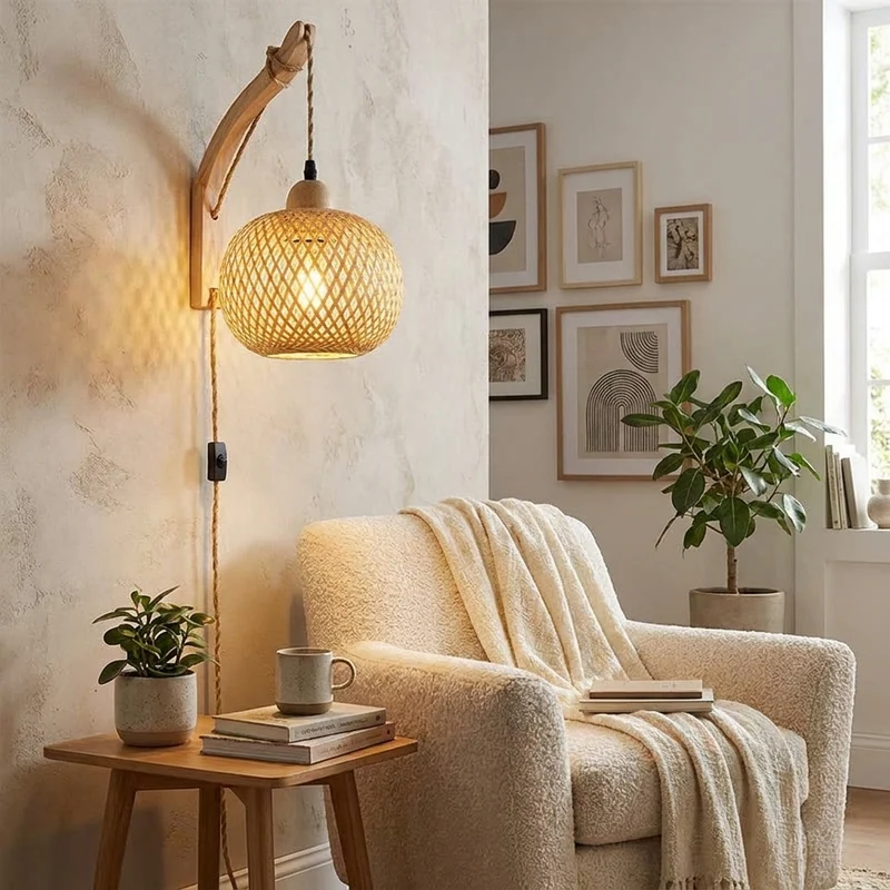 Handgewebte Rattan Wandleuchte für organisches Interieur Dekor