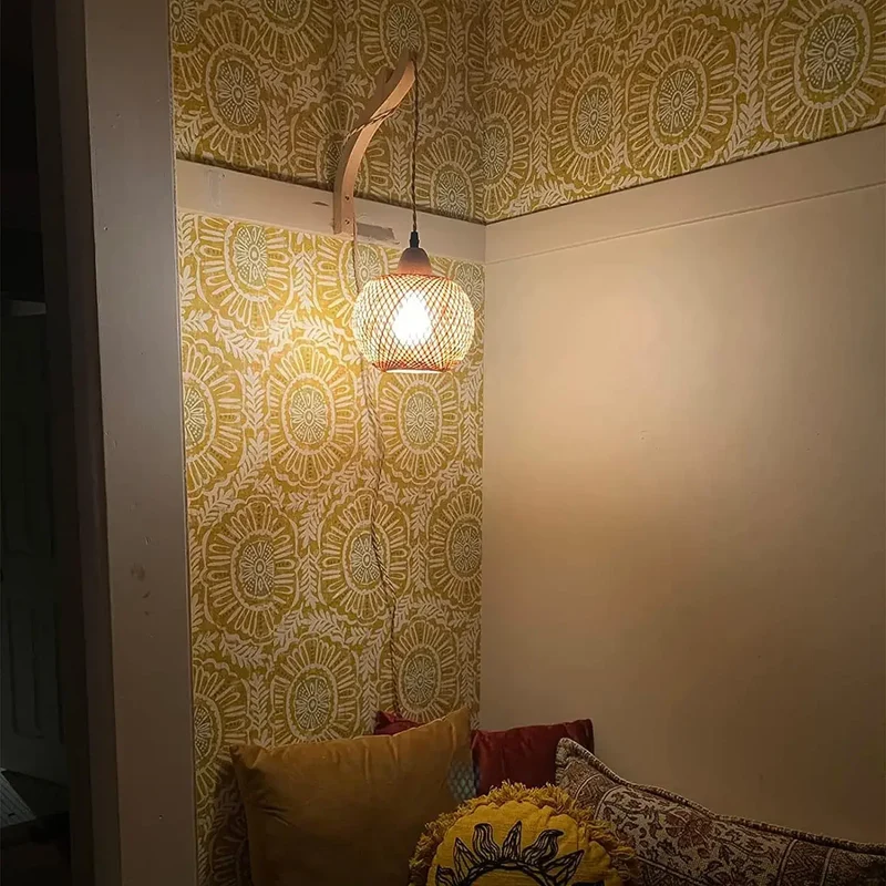 Handgewebte Rattan Wandleuchte für organisches Interieur Dekor