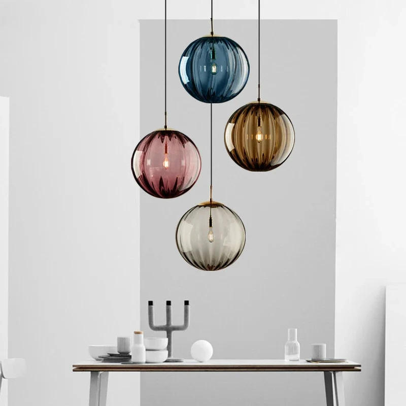 Moderne Glaskugel Pendelleuchte Zeitgemäß für Esszimmer und Kücheninsel