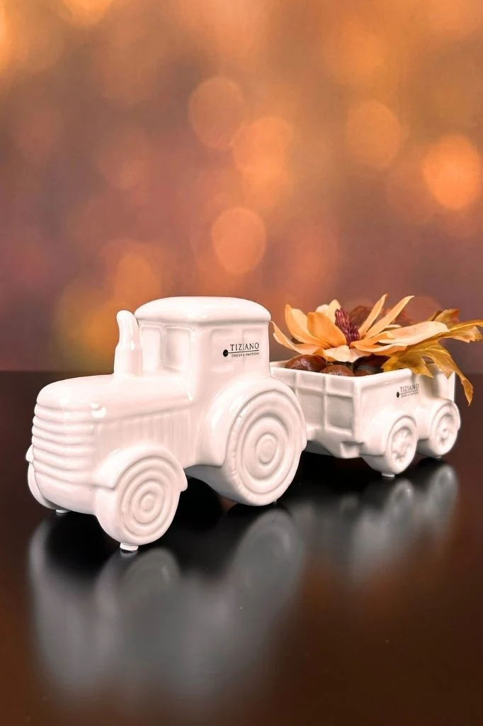 Traktor m.Anhänger Marradi 29cm creme-weiß